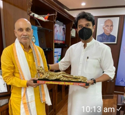 मंत्री से मिलकर कुशीनगर विधायक ने जताया आभार