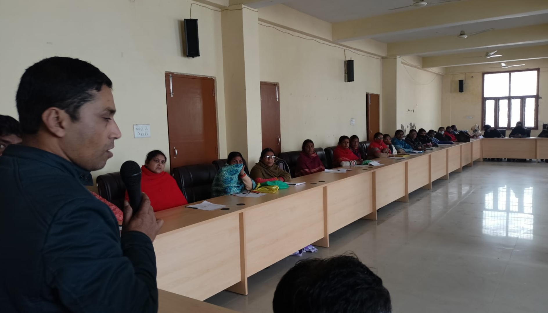 ताड़ी व देशी शराब से जुड़े परिवारों का सर्वेक्षण को लेकर कार्यपालक पदाधिकारी के अध्यक्षता के बैठक सह प्रशिक्षण