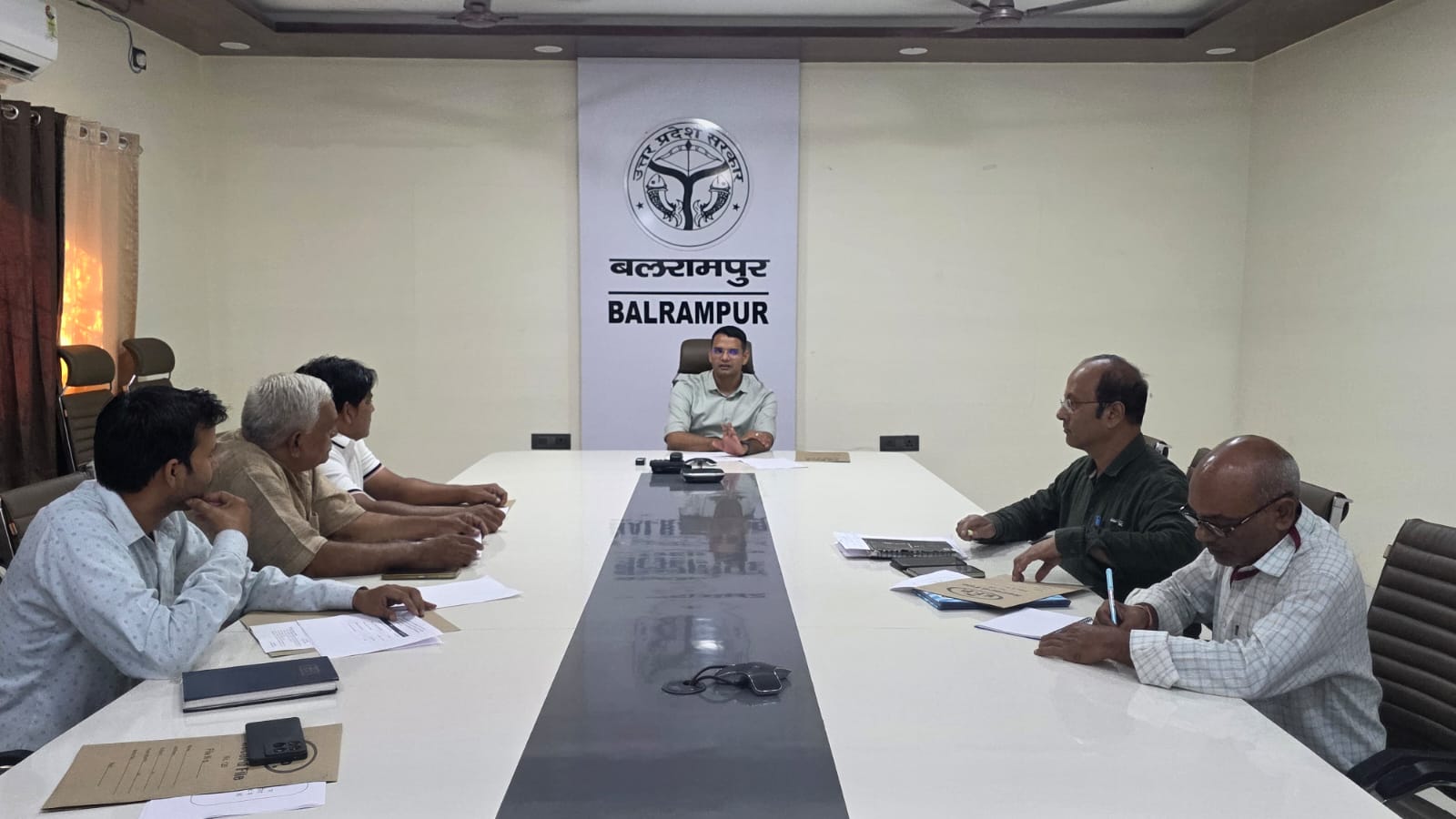 निर्वाचक नियमावली के विशेष पुनरीक्षण कार्यक्रम में जिलाधिकारी और राजनीतिक दलों की संक्षिप्त बैठक संपन्न